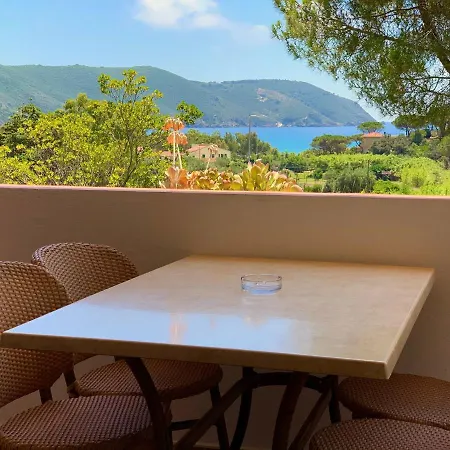 Tallinucci Apartahotel Lacona