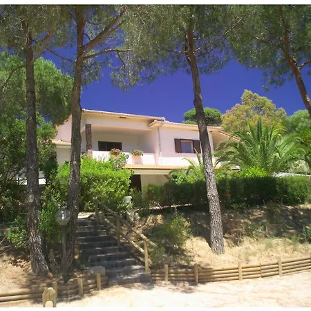 Tallinucci アパートホテル 3*